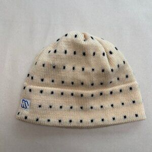 Vintage Creme +.Black Point Wool Toque